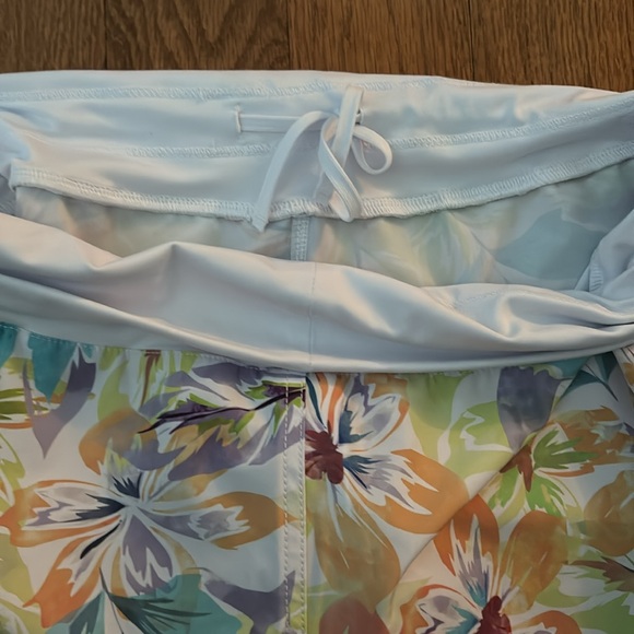 Roxy Board Shorts - Picture 4 of 4